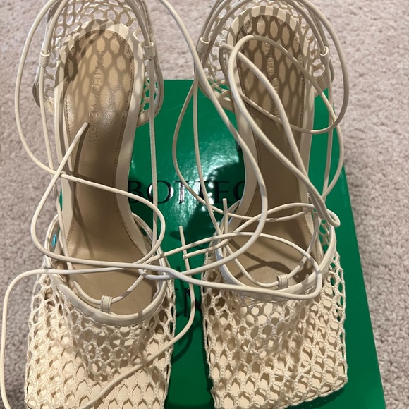 Bottega Veneta White Woven Heels - Picture 6 of 6